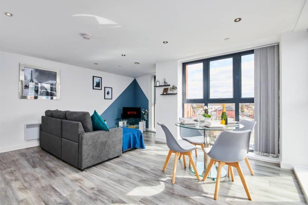 Stylish 2 Bed Apartment With Free Parking, Close To City Centre By Hass Haus Manchester Extérieur photo